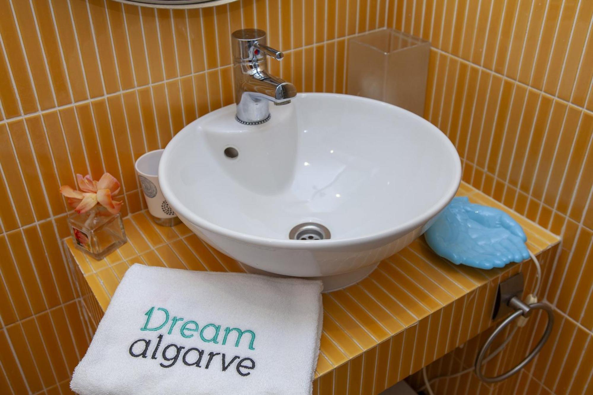 C22 - Beco Do Poco Beach Townhouse In Praia Da Luz Bagian luar foto